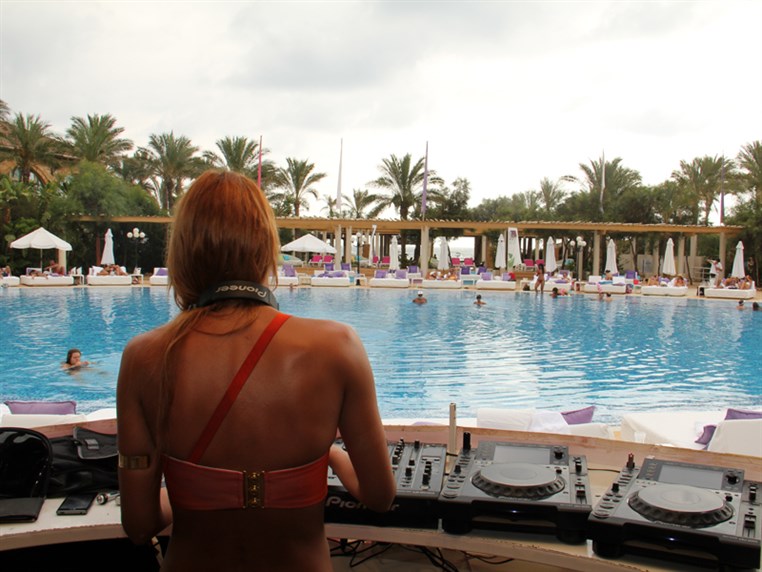 Tanja La Croix at Edde Sands